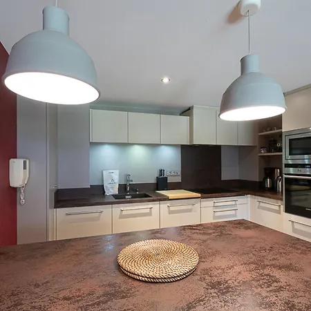 דירה Chic Avec Sauna Et Parking Au Centre De - Fr-1-343-190