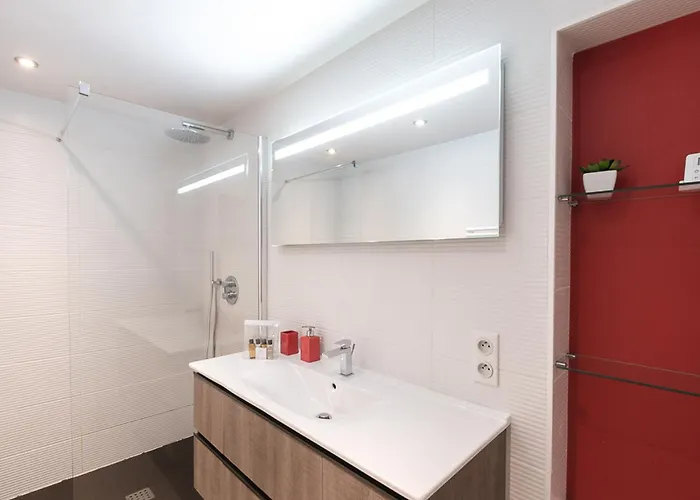 Spacieux Avec Sauna Au Centre De - Fr-1-343-190 Apartman *
